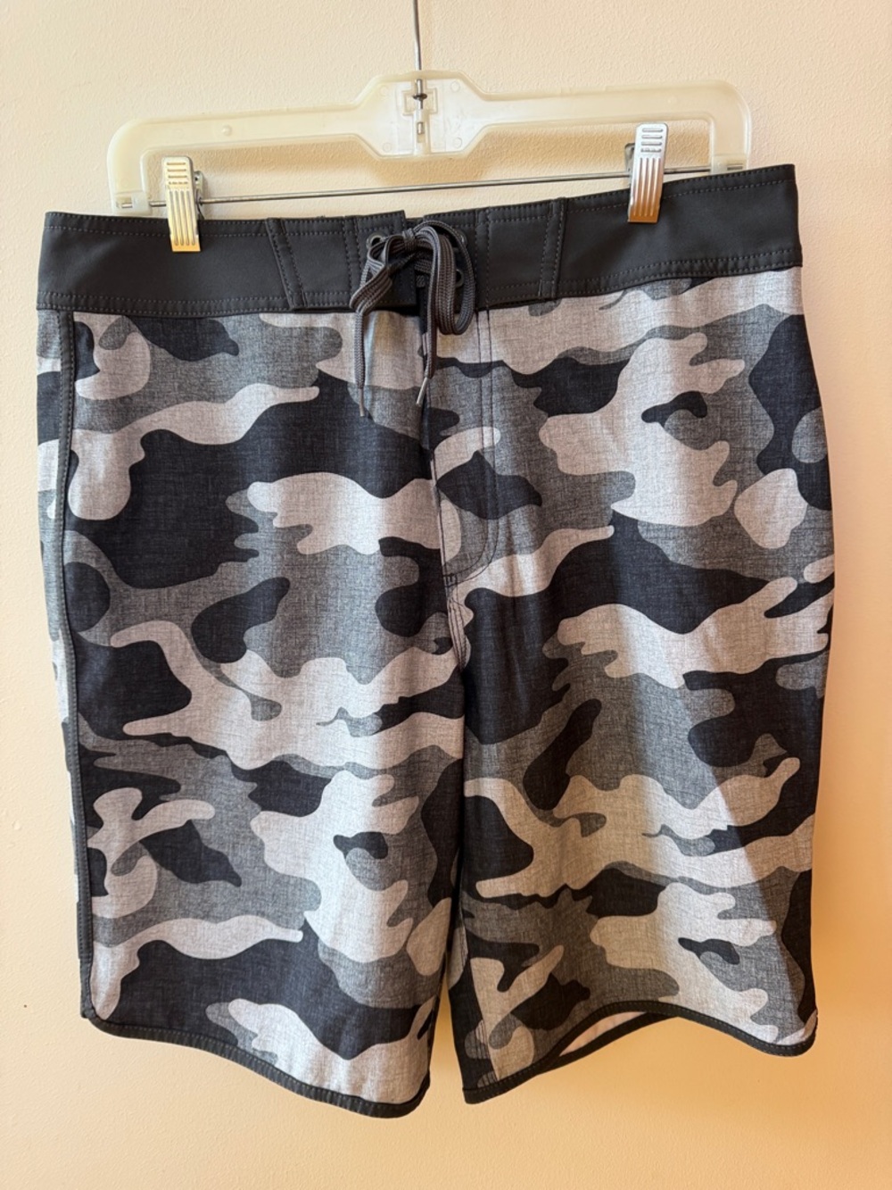 Old Navy Men's Gray Camo Board Shorts